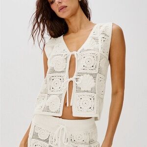 NWT 🐚 Rails Cream Crochet Tie Top. Size M